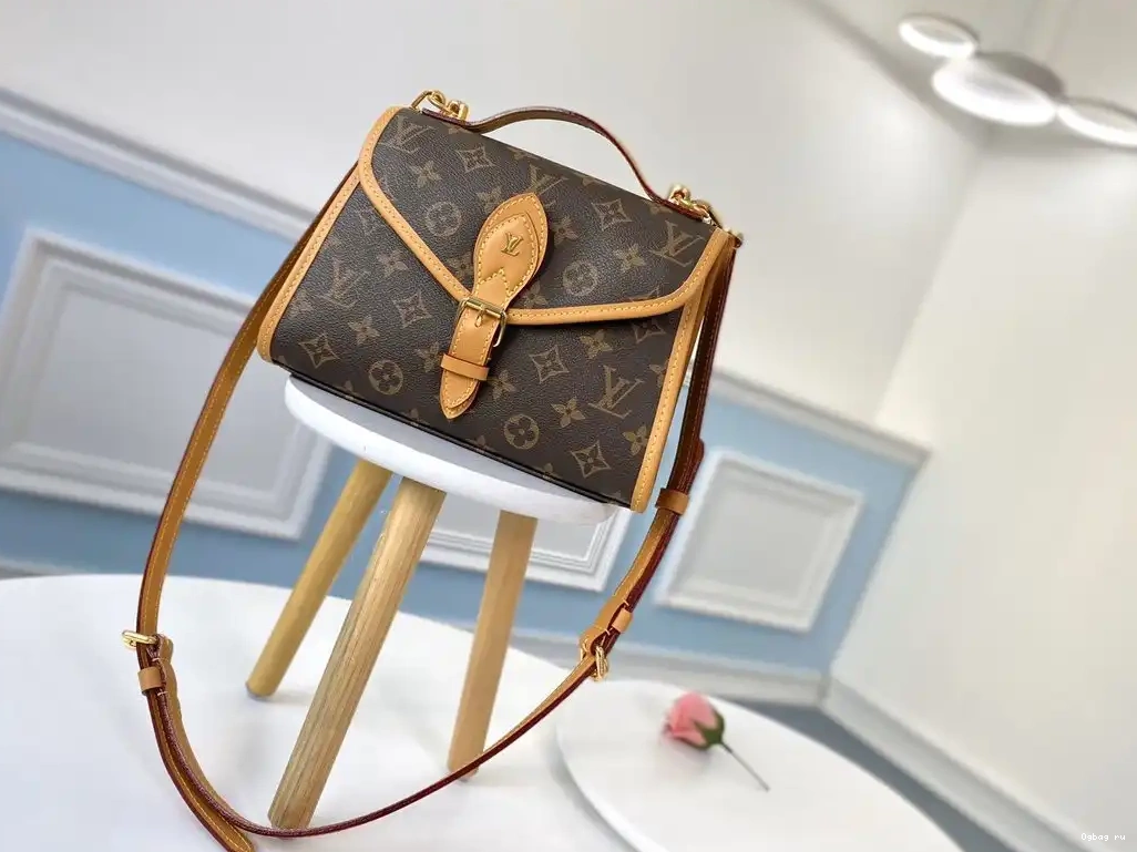 VUITTON IVY LOUIS 0601